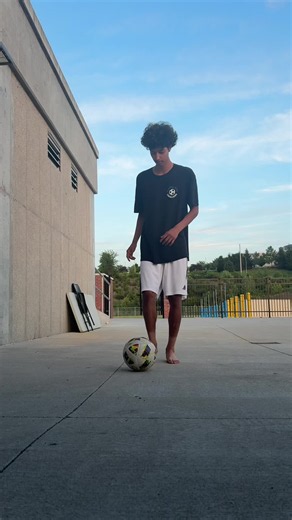 How to Do Lil Juggling with a Soccer Ball: Beginner Tricks