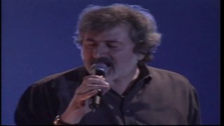 Francesco Guccini e la frase di Cirano citata dalla compagna di Roberto Fico