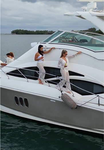 Exploring Yacht Rotations for a Perfect Day Out