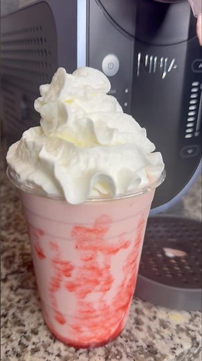 MAKING HOMEMADE STRAWBERRY MILKSHAKES AT HOME USING THE NINJA SLUSHI MACHINE ❤️‍🔥🍓 #milkshake