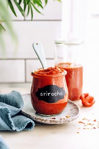 Easy Homemade Sriracha (15 Minutes!)