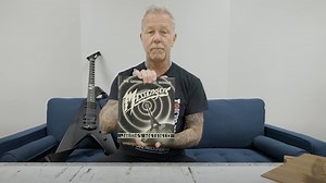 Watch: METALLICA's JAMES HETFIELD Unboxes 'Messengers' Book