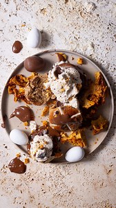 ✨WIN✨ Chef Ivor Jones returned to the TASTE kitchen to make a dish that sent the video crew into a honeycomb-induced trance. They haven’t stopped raving about it since! We give you the honeycomb hot cross bun ice-cream sandwich. Make it at your peril! 🐇 Spot the chocolate Easter bunny in the video, tell us when it appears in the comments, and you could win a R2 000 Woolies gift card! Ts&Cs apply. Competition closes Thursday 17 April 2025 and runs across three TASTE videos. This competition is i