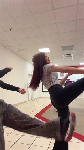 sofieee @🎍🪷 #mall #dance #viral #sofiee #fyp | dance videos