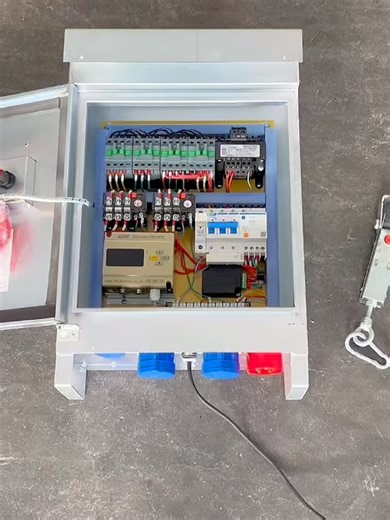 Electric control box for Suspended platform with Cable break protector! ⭕️Cellphone: 8618866580669 ⭕️WhatsApp: 86 15069552983 ⭕️Email: gaoyouli@tenyor.cn #controlbox #cableprotector #steelgondola #ZLP630 #ZLP800 #ZLP250 #suspendedplatform #gondola #Gondolaformaintenance #ZLP500 #ZLP1000 #Aluminiumalloy #suspendedcradle #aerialworksystem #Aluminiumalloy #aerialworksystem #AerialLiftSafety #ArticulatingBoomLift #TelescopicBoomLift #ScissorLift #FacadeCleaning #PowerLineMaintenance #WindFarmMainten