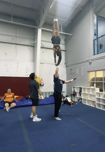 Tennessee Cheerleaders Gear Up for Fall Semester