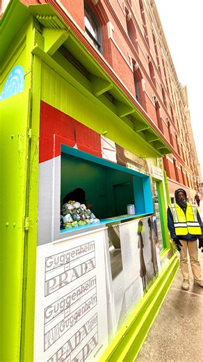 Anders | NYC & Travel on Instagram: "😮 Can you believe that @prada is giving THIS out in the middle of SoHo during NYFW? 🤩 🍎 Free Apples 📍 Between Prince St & Mercer St ⏰ 2/12/26 - 2/14/26 12-5pm (while supplies last) 🌟 Share with someone who needs to stop by and stay tuned for more fun happenings & adventures! #prada #nycpopup #nycfreebies #sohonyc #nyfwpopup"