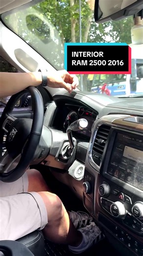 Explore the Interior of the 2016 RAM 2500
