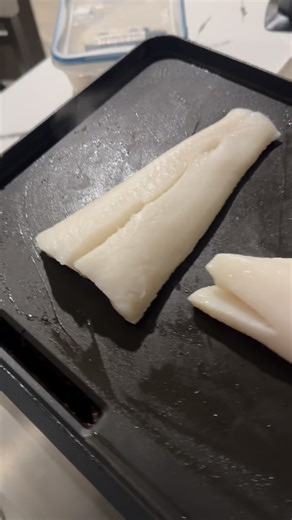 Sammica Cash on Instagram: "I haven’t had a bad meal in 15 days no alcohol in 15 days! I’m operating above the clouds! I’m a Eagle! Energy is real. Period. When we say “80% diet”, people think: • chicken • rice • water • macros That’s incomplete. Diet is everything you allow into your system. And your system is mental, emotional, spiritual, and physical. Some people: • Calm your nervous system • Expand your vision • Sharpen your focus Others: • Bring chaos • Trigger old patterns • Keep you react