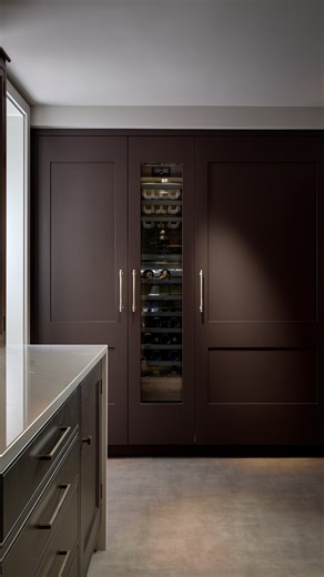 Rencraft Kitchens on Instagram: "Which integrated fridge freezer layout wins in your kitchen - side-by-side or double doors with a pull-out freezer drawer? #luxurykitchendesign #luxurykitchenappliances #bespokekitchendesign #shakerkitchens #customkitchens"