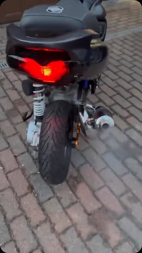 @gilerahittaz on Instagram: "Gilera Runner For Sale 😍🔥 172-125 Engine Pm tuning bore kit Skull head gold Built by OB so it’s kitted up It got a 38mm keihn carb So it’s a beast Quarter throttle Paint work is immaculate Pm monster forks MALOSSI shock Chrome pm pipe Ram air filter This ain’t for a rookie Come get your self a Beauty 😍🔥"