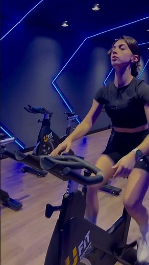 Cropped com Zíper, autenticidade e conforto em uma peça. #academia #corridaderua #fitness #fit