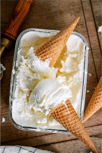 Easy Homemade Vanilla Ice Cream - Six Sisters' Stuff