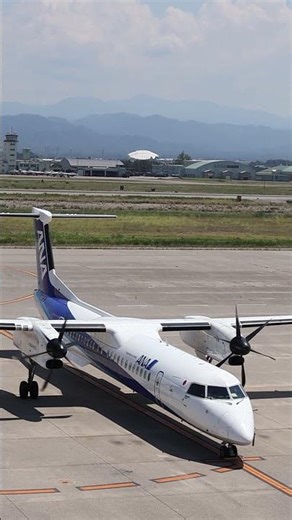 小松空港 ANA DHC8-Q400 プロペラ始動シーン