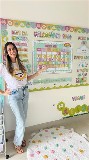 Tháfila Lorena | Arquivos Pedagógicos | Calendário interativo para trabalhar a rotina de forma lúdica! ☀️🍃🌈 Com dias da semana, números móveis, meses do ano, estações, tempo... | Instagram