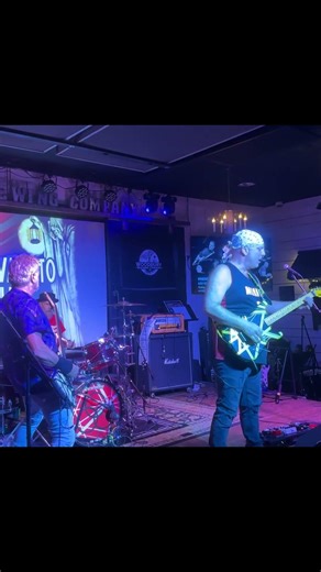 Hot For Teacher (Van Halen)-Insane guitar solo by Stairway To Halen!