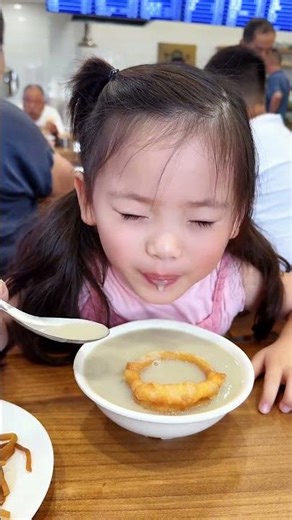 To be honest, I didn't dare to drink it, so I asked her to help taste it first 😂