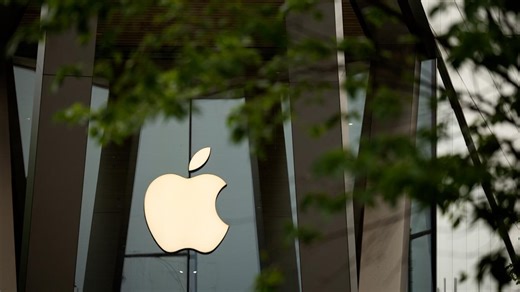 Apple CEO Tells Staff AI 'Ours to Grab'