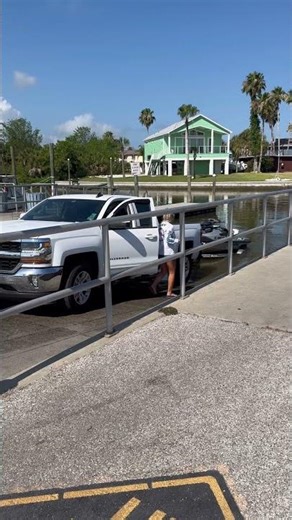 Hernando Beach, Public.