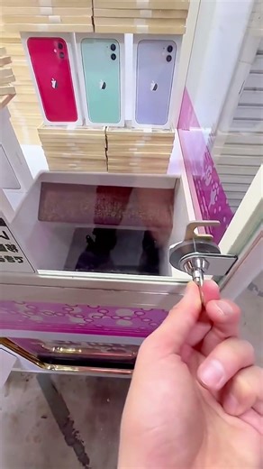 He Cleared the Claw Machine With One Trick… But How? 🕹️😳