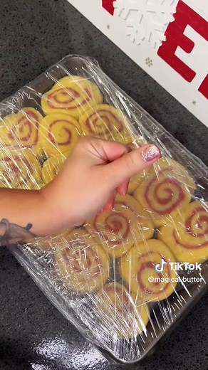 Strawberry and Cream Cinnamon Rolls Recipe with Magical Butter