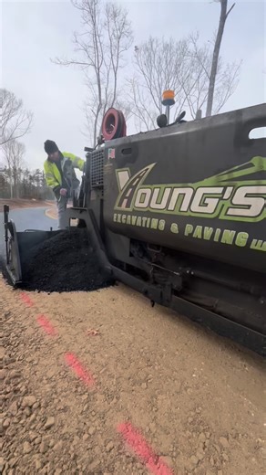 Part 2: paving the path home 🏡 a long stretch of road to connect the driveway 🚧🦺⚙️ #pavingpros #paving #newhampshire #asphalt #construction #oddlysatisfying #pavingtheway #pavingperfection #renovation | Young's Excavating & Paving LLC