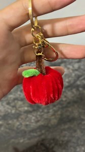 Tutorial on how to make a fuzzy wire apple keychain. 🍎 | Abacada Erz-love