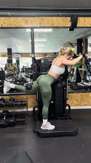 Glute kickback machine