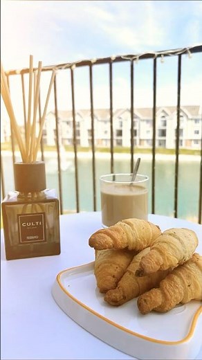 The Ultimate 10-Minute Savory Croissant Hack! 🥐🧄🔥