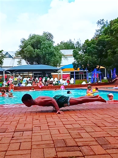 Master Calisthenics: Daily Handstand Training Insights