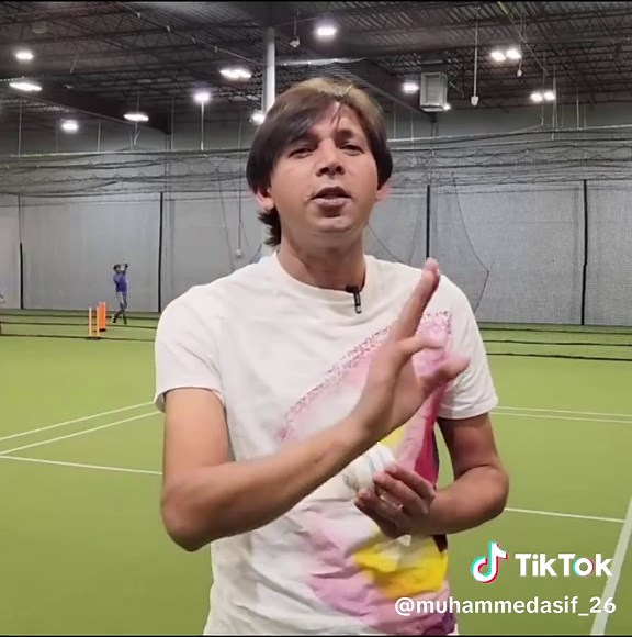 آؤٹ سوئنگ بولنگ کا راز: بال کی پکڑ اور سوئنگ کا طریقہ | Cricket Swing Tip