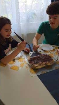 We taste tiramisu made by Mom and give notes 😋🧁 #ianasifamiliaei #tastetest #tiramisu