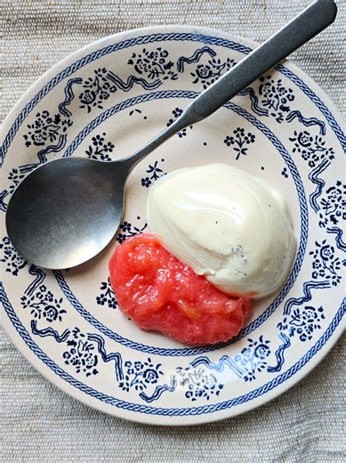Creamy Vanilla Panna Cotta with Rhubarb Compote Recipe