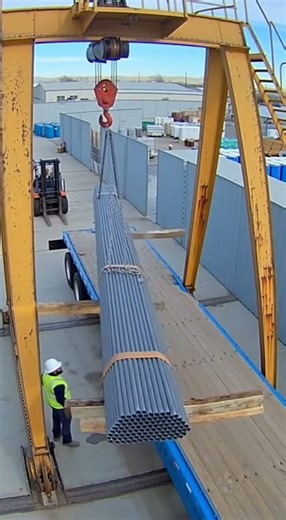 Truck loading gone wrong - chain breaks making the load fall to ground