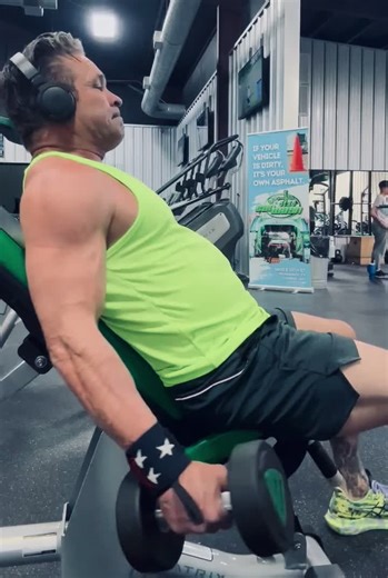 Working on Pecs!! #pecworkout #gymmotivation #mensfitness #mensbodybuilding #chestworkout