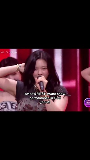 Twice's Jeongyeon Shines in Award Show Performance