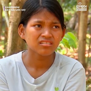 31K views · 109 reactions | Võ Hạ Trâm "khóc nghẹn" trước hoàn cảnh của cô bé mồ côi 17 tuổi nuôi hai em nhỏ ------------ ©️ Nội dung được khai thác và bảo vệ bản quyền bởi Điền Quân Group #DienQuanGroup #DienQuanKids | DIEN QUAN Kids | Facebook