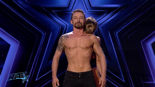 Duo Paradise, un moment cum nu s-a mai văzut pe scena talentelor! 😍Mihai Bobonete: „Ați executat cel mai erotic număr pe care l-am văzut vreodată la Românii au talent!” 👇 Cum a descris Carmen Tănase prestația celor doi acrobați👇👇 | Romanii au talent