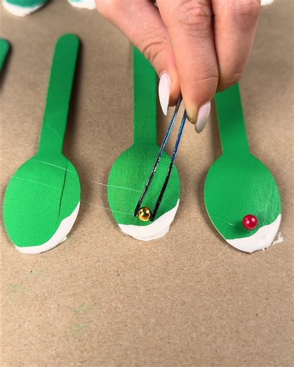 Christmas tree centerpiece made of wooden spoons 🎄✨