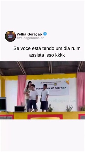 Velha Geração 📺 on Instagram: "Os CDs chegaram no Brasil em 1985 e mudaram para sempre a forma de ouvir música. Até então, a fita K7 era a queridinha das gerações! O primeiro celular surgiu em 1983, mas só quem tinha muito dinheiro poderia pagar pela enorme “tijolada”! O Game Boy foi lançado em 1989 pela Nintendo e se tornou um dos brinquedos mais desejados, revolucionando o mundo dos videogames portáteis. 🎮 Mortal Kombat foi lançado em 1992, criando um verdadeiro fenômeno de debates (e contro