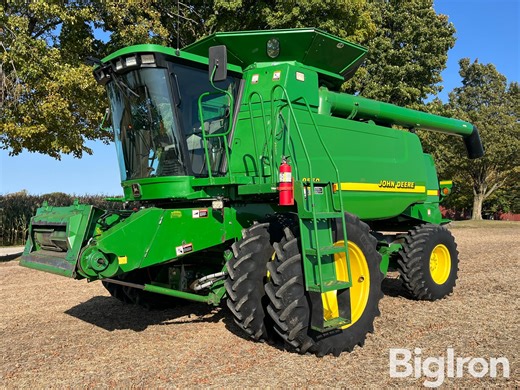 2000 John Deere 9550 4WD Walker Combine | Agriculture