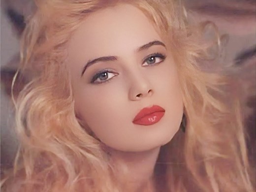 为艺术献身的女星—奇希·劳尔兹 Traci Lords