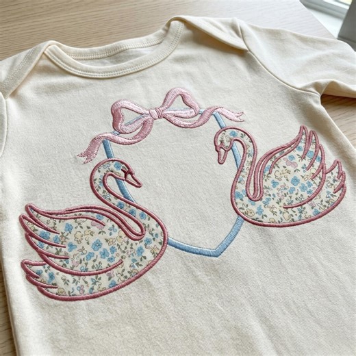 Frame Couple Swan Embroidery Design, Applique Machine Embroidery, Coquette Crest PES DST JEF File, Patchwork Gift