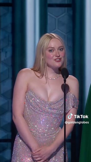 Dakota Fanning and Queen Latifah Present Best Female Actor Award