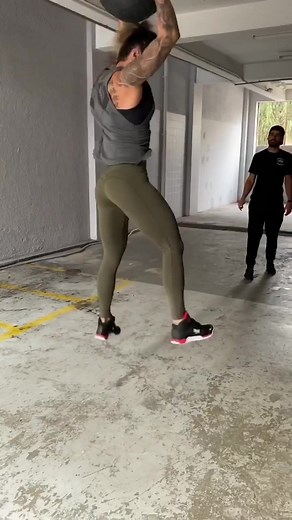 CrossFit Girls: Dynamic Workouts and Training Tips