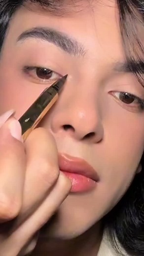 FaviMakeup on Instagram: "#makeup #maquillaje #belleza #comopintarelojo #comohacerlineadegato"