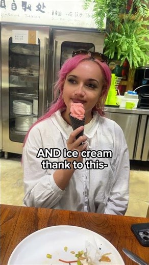 I love vegan buffets- they don’t remind me of my past ❤️ #vlog #veganfood #plantbasedseafood #funny