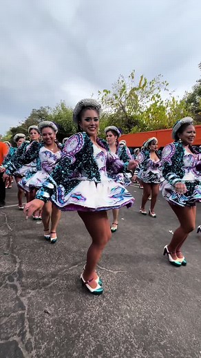Caporales San Simón La Paz ❤️Presentes Corso de Corso Cocha !!!💙❤️ #carnaval #sansimonlapaz #corsodecorsos #sansimon🔴🔵 #corsodecorsoscochabamba @CaporalesSanSimonLaPazPeru