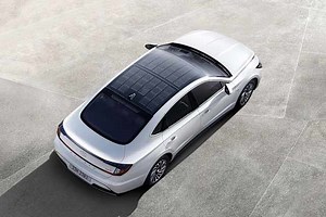 Hyundai introduces solar roof charging