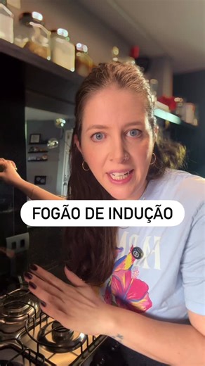 ARQUITETURA E FENG SHUI on Instagram: "Fogão de indução tira a prosperidade? Não. No Feng Shui, o que importa é o estado do fogão, e da sua cozinha. Indução ou chama: limpo, funcionando bem e na posição de comando, ele ativa prosperidade. Quer aprender a destravar a energia da sua casa com Feng Shui prático? Me segue."